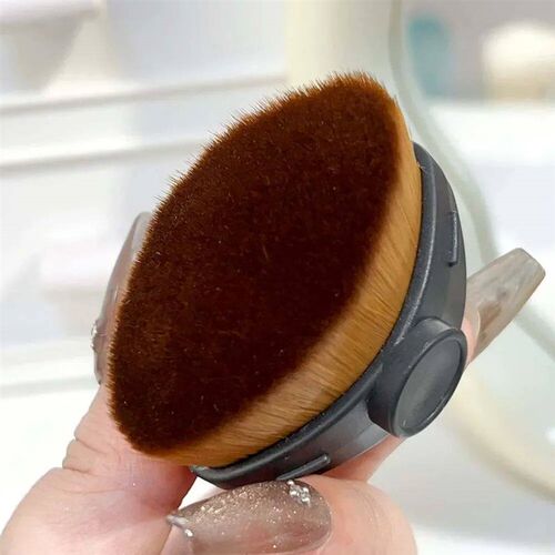 Professional Foundation Brush with Cover Portable Base