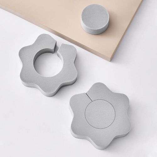 Two-in-one sponge for cleaning faucets and preventing limesc
