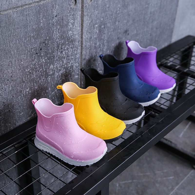 Japanese Fashionable Childrens Rain Boots For Men And Women图片