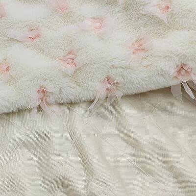 现货小OKS兔P绒V绣花钉花童装绒抱枕家纺卫衣面料毛绒布暖手工澳