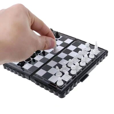 Mini Magnetic  Chess Set  Folding Magnetic Plastic Chessboar