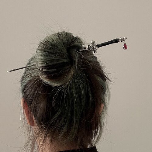 2023 New Chinese Punk Ruby Pendant Sword Hairpin Fashion Sim