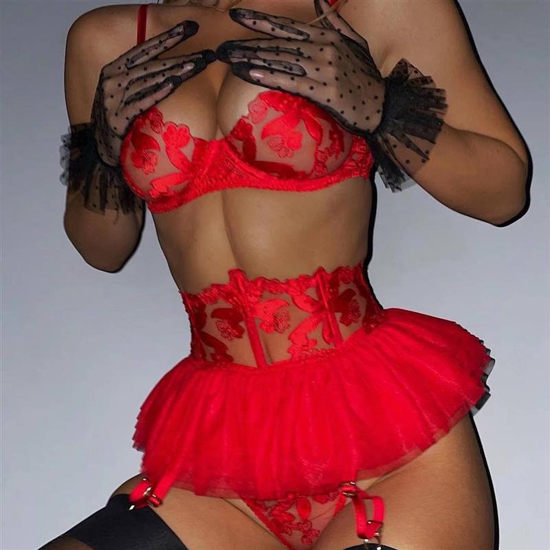 Embroidered Underwear and Garter Set 绣花吊袜带三件套图片