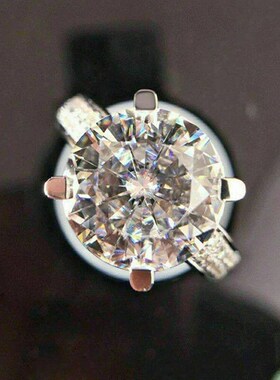 Huitan 2023 Classic Wedding Engagement Ring for Women Brilli