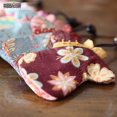 -Hand embroidered DIY fabric key bag material bag patchwork