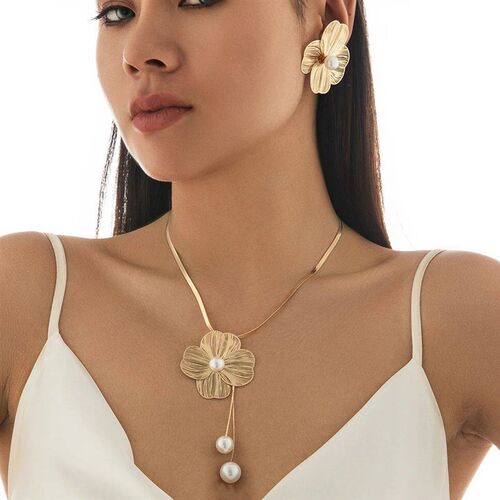 Ingemark Romantic Flower Petal Imitation Pearl Pendant Choke