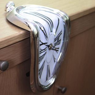 2022 New Novel Surreal Melting Distorted Wall Clocks Surreal