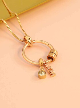 tend MOM small pendant exclusive lettering with diamond roun