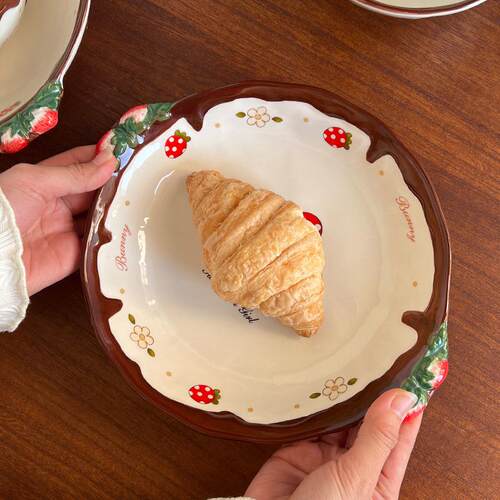 Strawberry-shaped Ceramic Tableware Salad Bowl Set