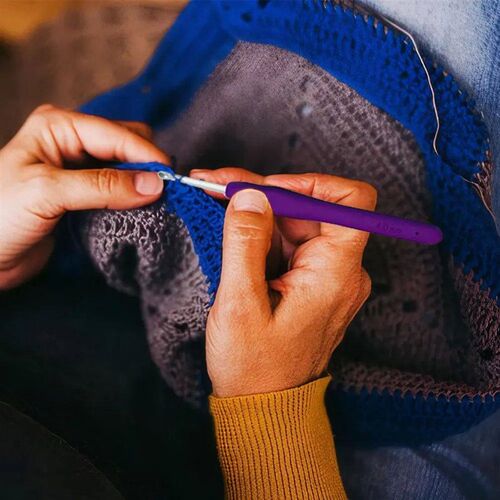 Crochet Hooks Set Yarn Knitting Needles with Case Colorful C