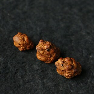 精品东阳名家刘卫强纯手工雕刻三足迷你小金蟾挂件竹雕把玩小吊坠