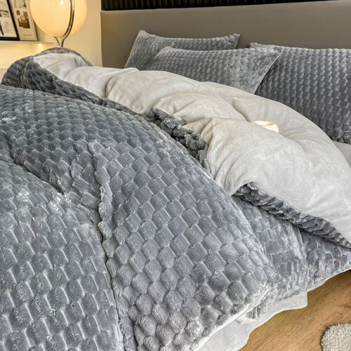 Padded Pea Velvet Four-piece Set Ral Velvet Bed Sheet Quilt