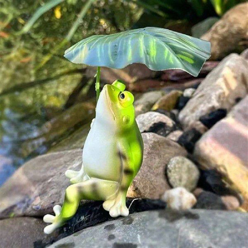 Frog Garden Statue Fish Pond Decoration Holding A Leaf Fish图片
