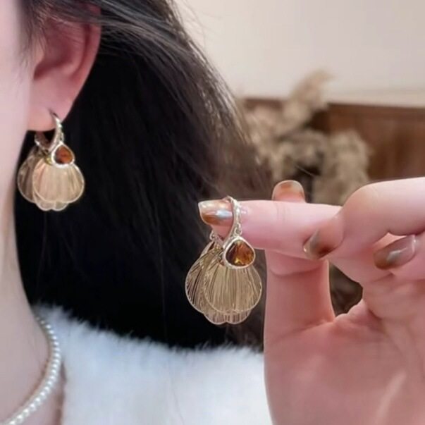 银针水晶花瓣流苏耳扣个性时尚设计感小众耳环轻奢高级感百搭耳饰,饰品/流行首饰/时尚饰品新,银饰耳饰,淘宝优惠券,粉丝福利购,淘宝优惠卷