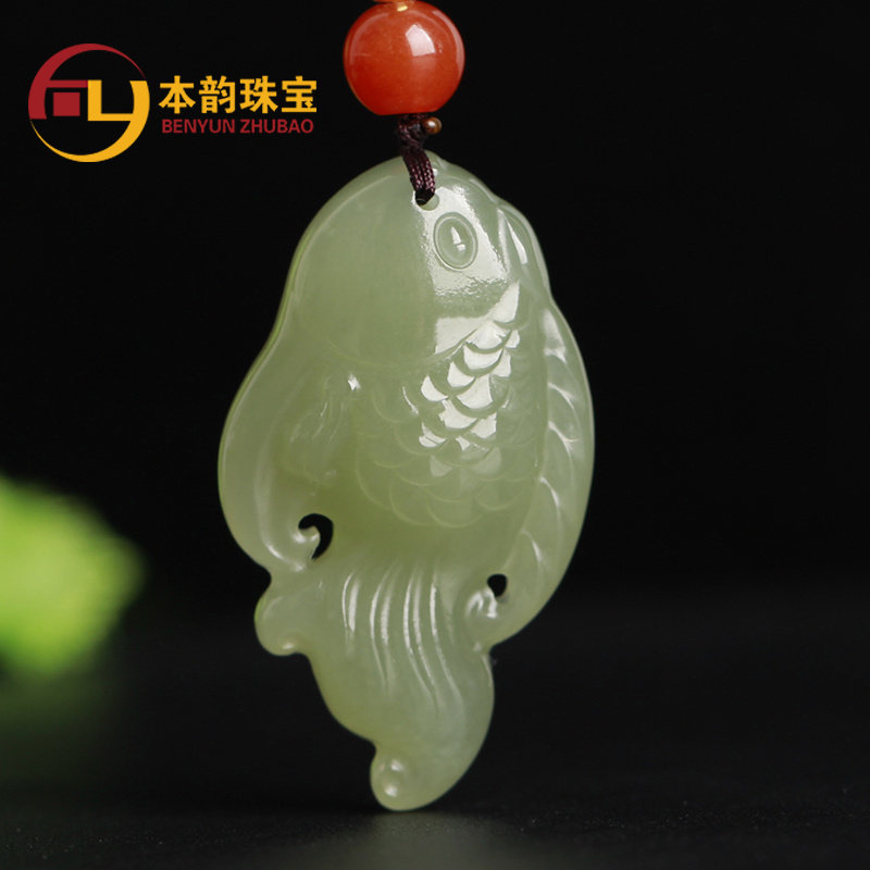 本韵小鱼项链年年有余吊坠和田玉图片
