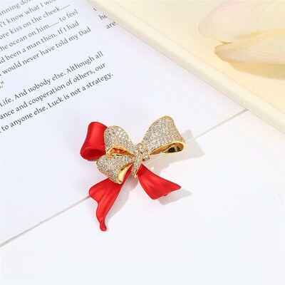 Red Rose Brooch Diamond Studded Elegant Corsage AntiSlip Pin