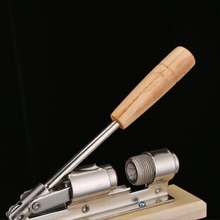Pressure nut artifact macadamia nut sheller walnut nut shell