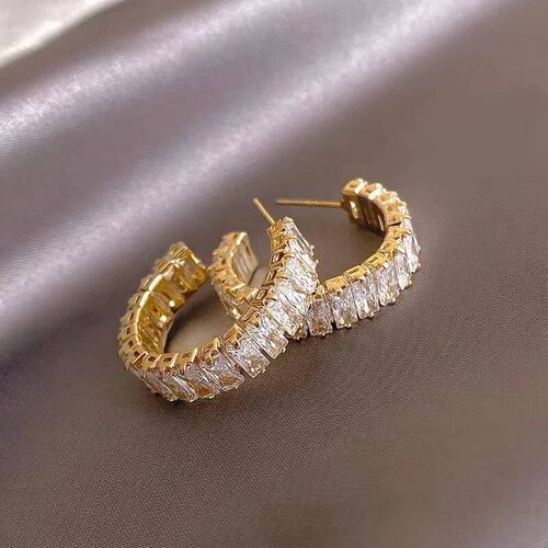2024 New Fashion Unique Design Elegant Exquisite Light Luxur