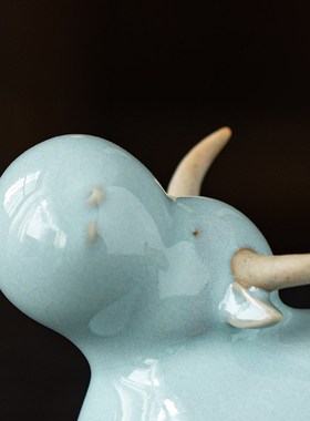 陶瓷牛气冲天摆件汝窑精品开片可爱生肖牛吉祥物招财家居客厅装饰