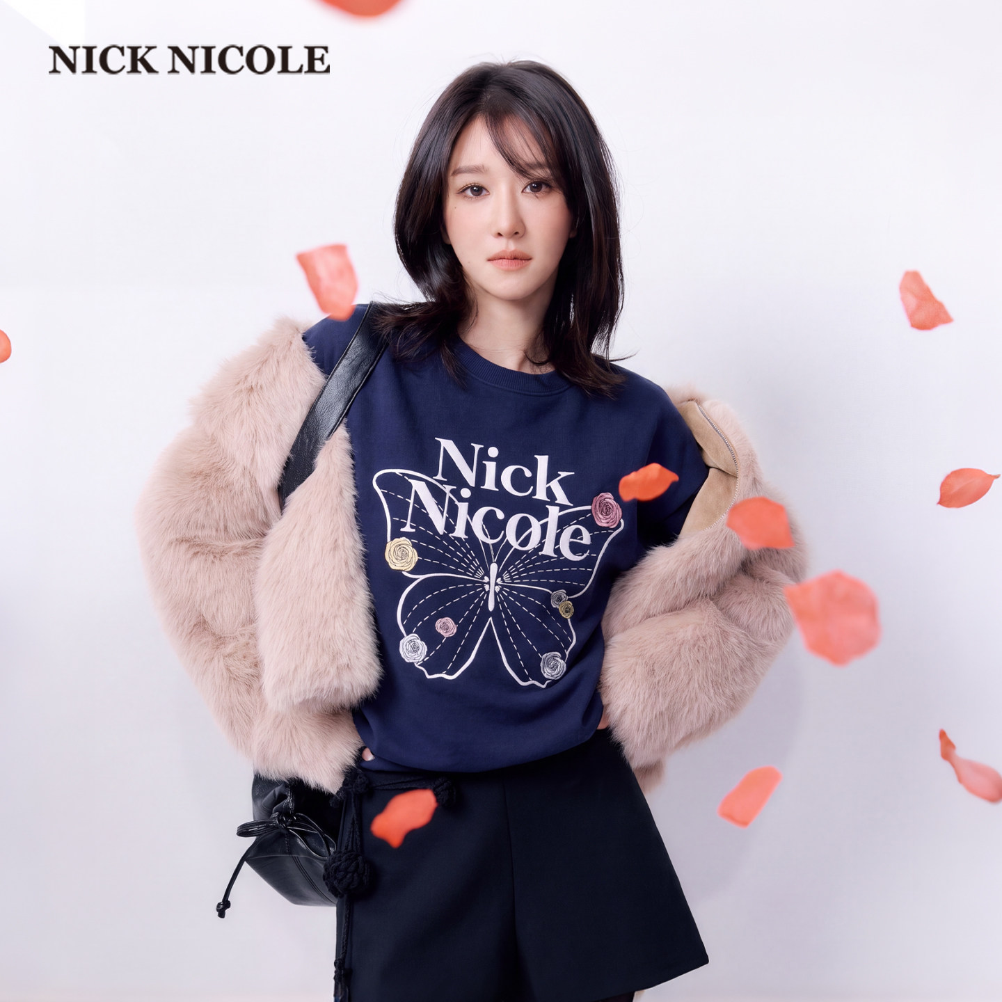 NICKNICOLE蝴蝶印花圆领卫衣女
