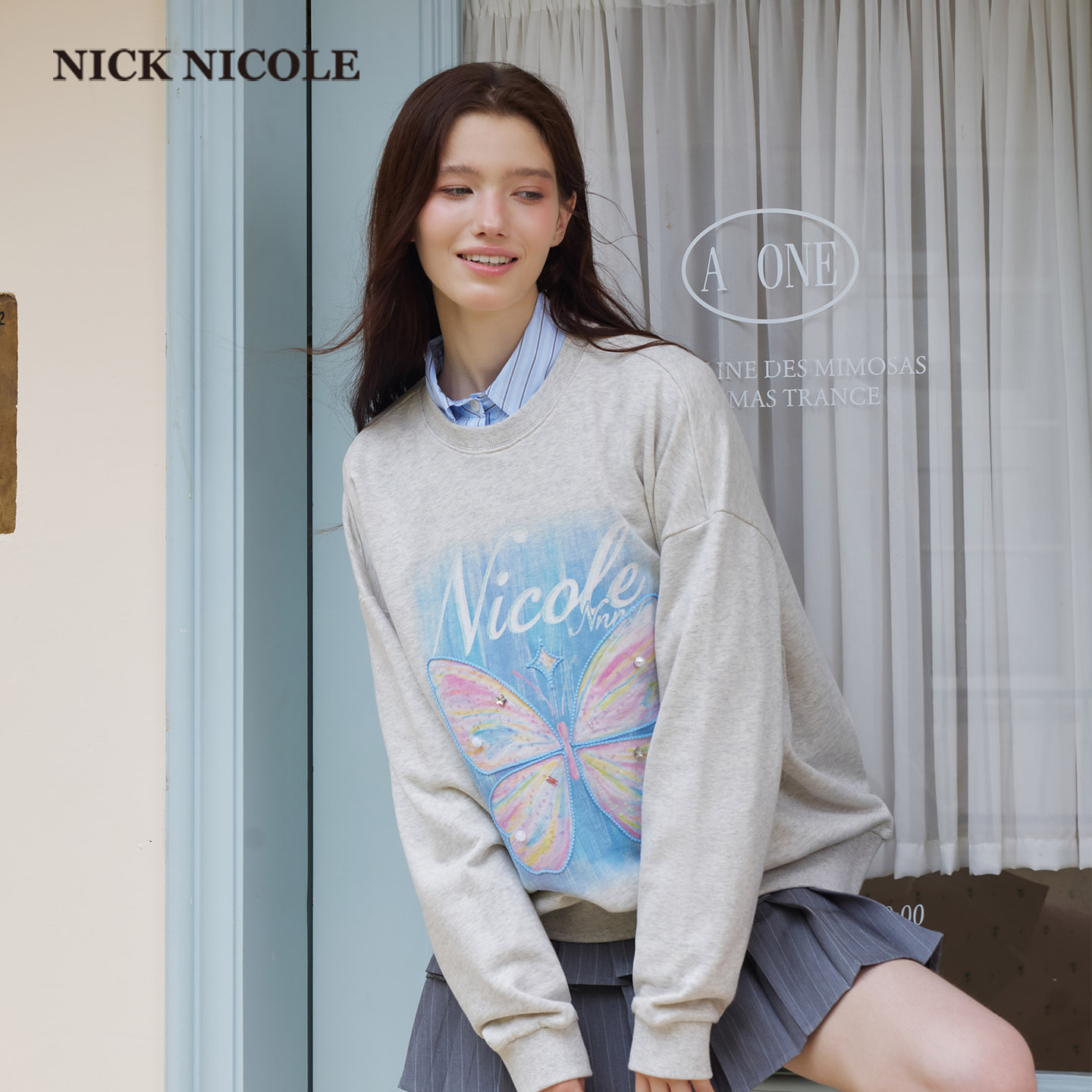 NICK&NICOLE26秋休闲慵懒风蝴蝶印花圆领卫衣女宽松套头灰色上衣