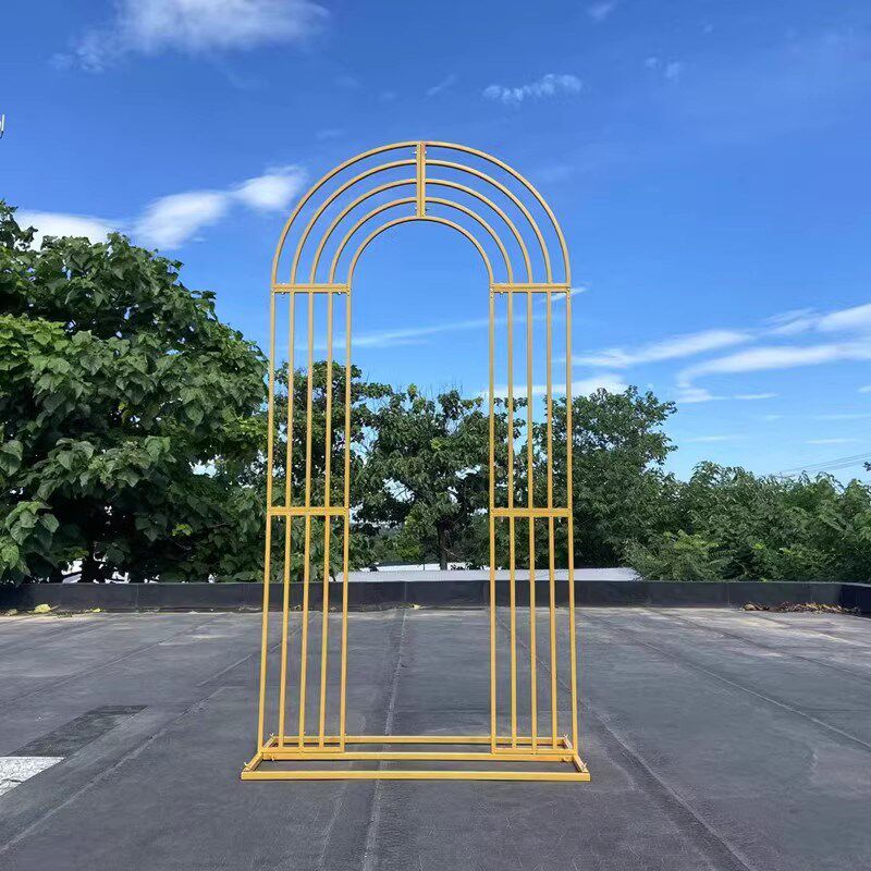 新款婚庆道具铁艺婚礼堂布置迎宾区金色花门橱窗摆件五杆拱门屏风