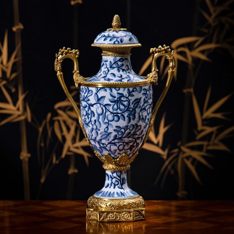 欧式古典青花陶瓷镶铜装饰奖杯摆件高档奢华家居客厅玄关柜设计师