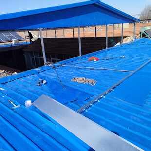 北京本村人!钢构封院子彩钢板铁皮屋顶隔热防雨彩钢瓦铁皮板雨棚