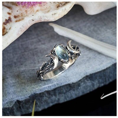 New Simple Retro Broken Simian Crescent Moonstone Ring Ring