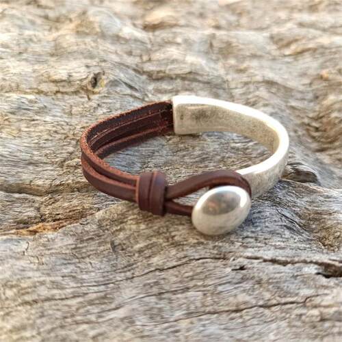 Independent Pillar Round Acrylic Alloy Bracelet Simple Versa