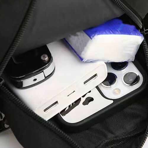 Men bag, available in ingle houlder or cro-body deign, uita