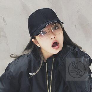 。Zhou Yangs blue eye frame female square flat lens large f