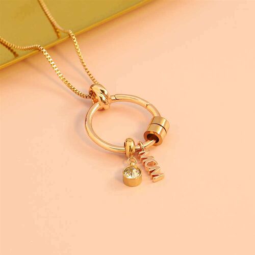 tend MOM small pendant exclusive lettering with diamond roun