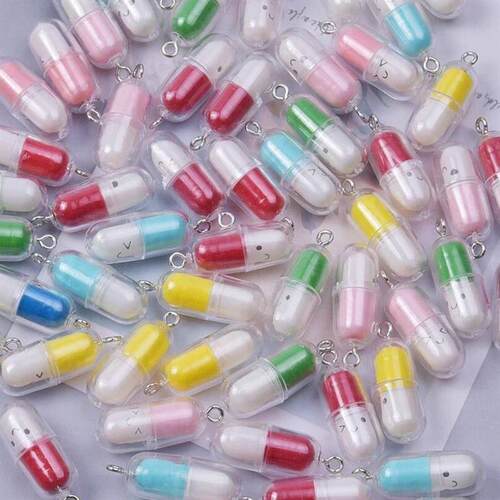 10/30/50/100pcs Resin Cute Smiling Face Capsule Charms Penda