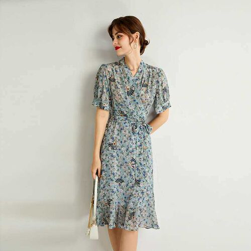 French floral dress, new style, gentle V-neck, figure-flatte