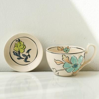 Hand drawn comic style 460ml covered ceramic breakfast cup