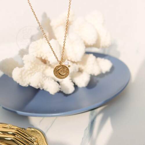 。Simple small fresh round small moon freshwater pearl neckl