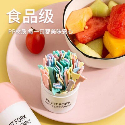 Disposable fruit forks, suitable for home use, come in plast