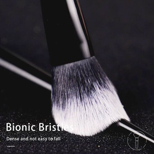 Kat Von D- Makeup Brush 25 Blush Brush Soft Fiber Hair