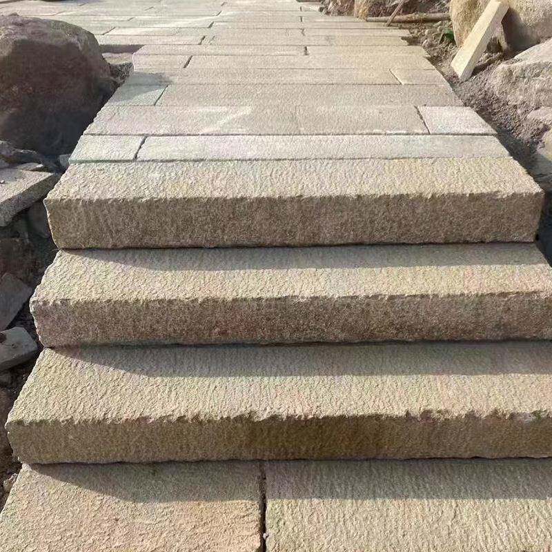 天然花岗岩火烧板石材黄金麻荔枝面芝麻白路沿石园林黄锈石地铺石