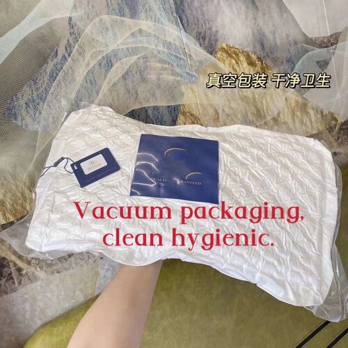 Latex pillow protecting neck Soft comfortable to help sleep