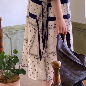 鲍小鱼2023夏季新款韩国女儿童网红民族文艺青花瓷拼接棉布连衣裙