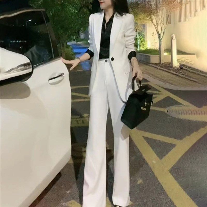 时尚洋气高级感白色西装职业套装女春秋2023新款微喇裤两件套气质