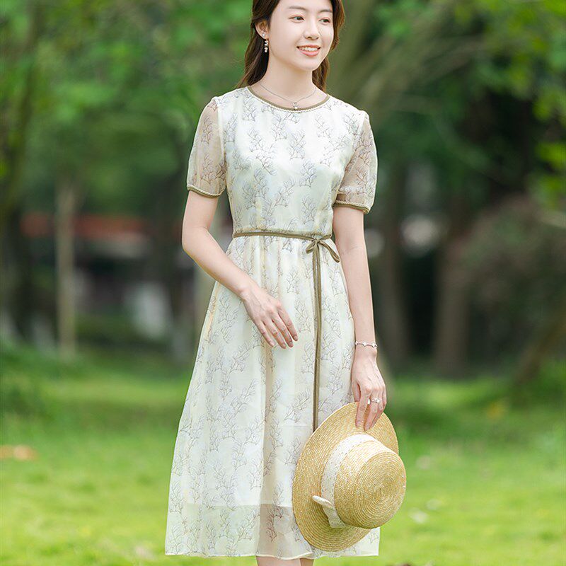 黄色碎花清新连衣裙夏季中长款2021年新款女装收腰显瘦气质长裙子