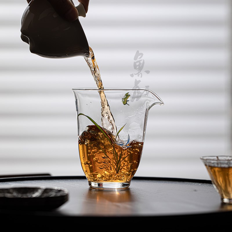 鱼戏耐热玻璃高透加厚公道杯手工贴花家用泡茶公杯分茶器匀杯茶海