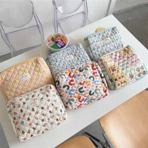 Korean Quilted Cosmetic Makeup Bag For Women Portable Toilet