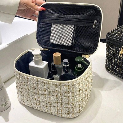 2024 New Womens Bag Knitted Style Makeup Bag Portable Porta