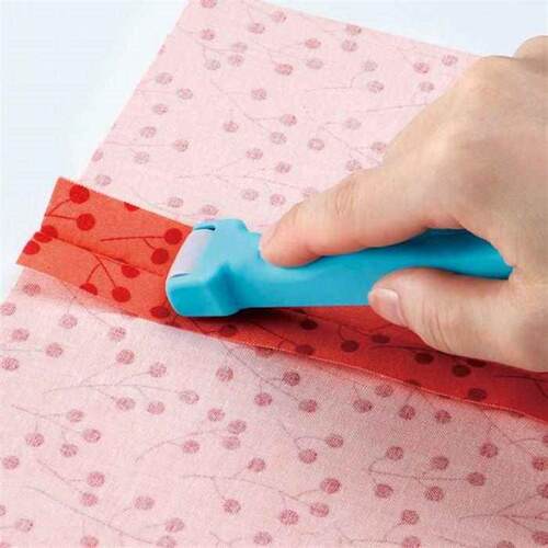 sewing tools Roll & Press  Clover to quickly press seams tha