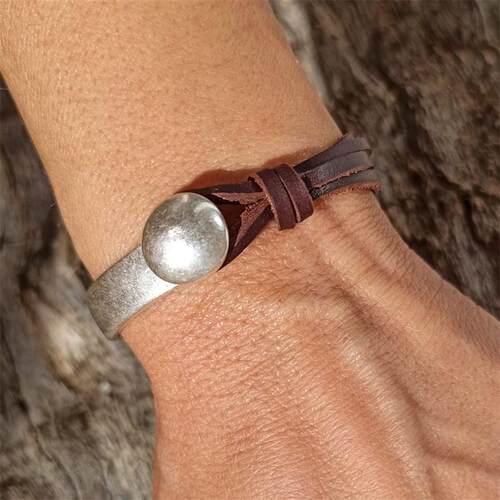 Independent Pillar Round Acrylic Alloy Bracelet Simple Versa