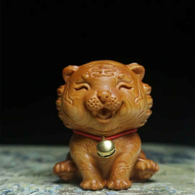 太行崖柏虎手把件实木雕刻茶桌茶宠小摆件脖挂铃铛吉祥虎汽车挂件,家居饰品,木雕,淘宝优惠券,粉丝福利购,淘宝优惠卷